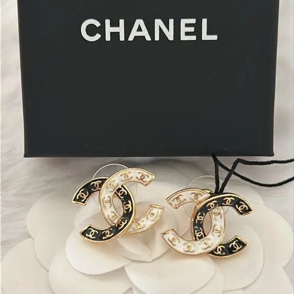 Chanel CC Stud Earrings - Picture 3 of 14